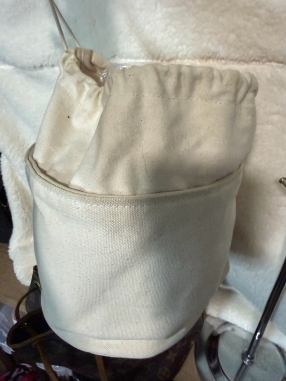 Louis Vuitton Monogram Canvas Bucket Shoulder Bag in Brown and Tan - Picture 9 of 16